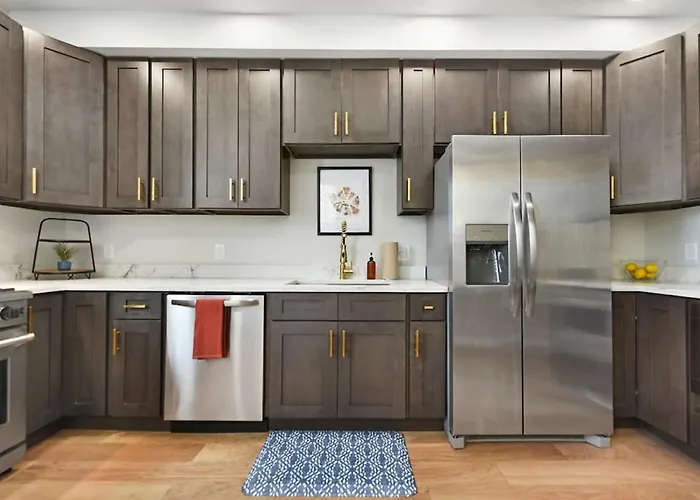Holiday home Hostwise - The Peralta - Brand New, Great Kitchen, Theater Pittsburgh