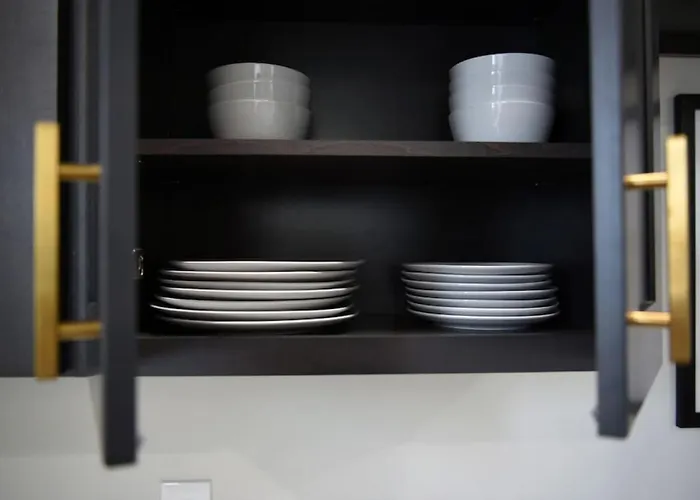 Hostwise - The Peralta - Brand New, Great Kitchen, Theater Holiday home