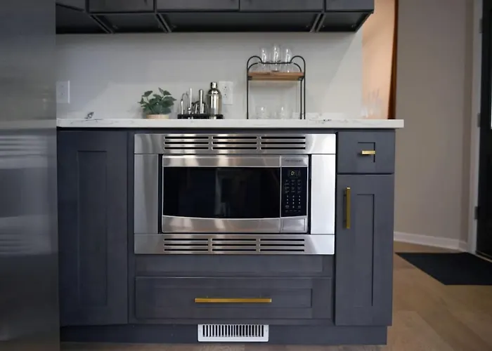 Hostwise - The Peralta - Brand New, Great Kitchen, Theater *