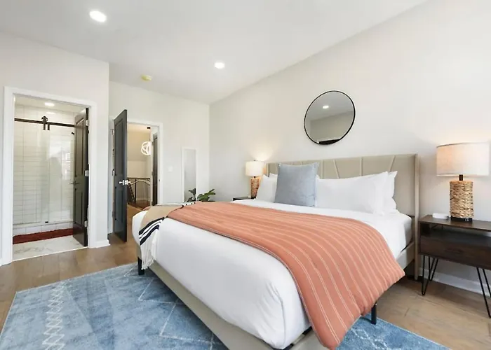 Hostwise - The Peralta - Brand New, Great Kitchen, Theater Holiday home