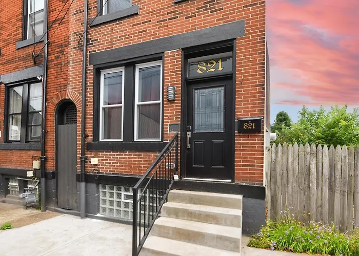 Hostwise - The Peralta - Brand New, Great Kitchen, Theater Holiday home Pittsburgh
